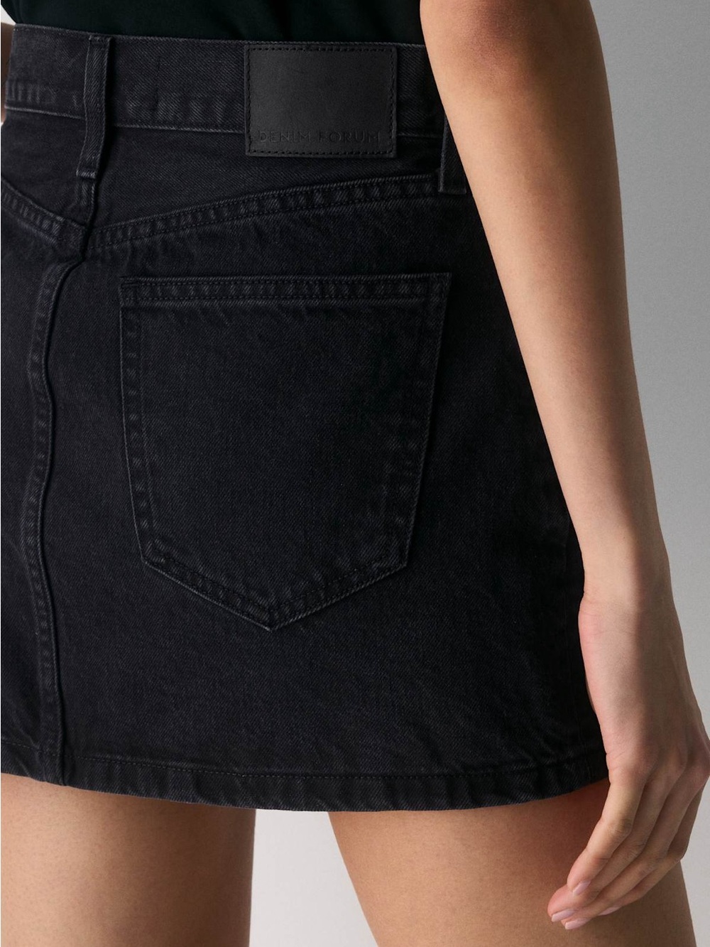 Aritzia Denim Forum Ricci Skirt - Picture 2 of 7